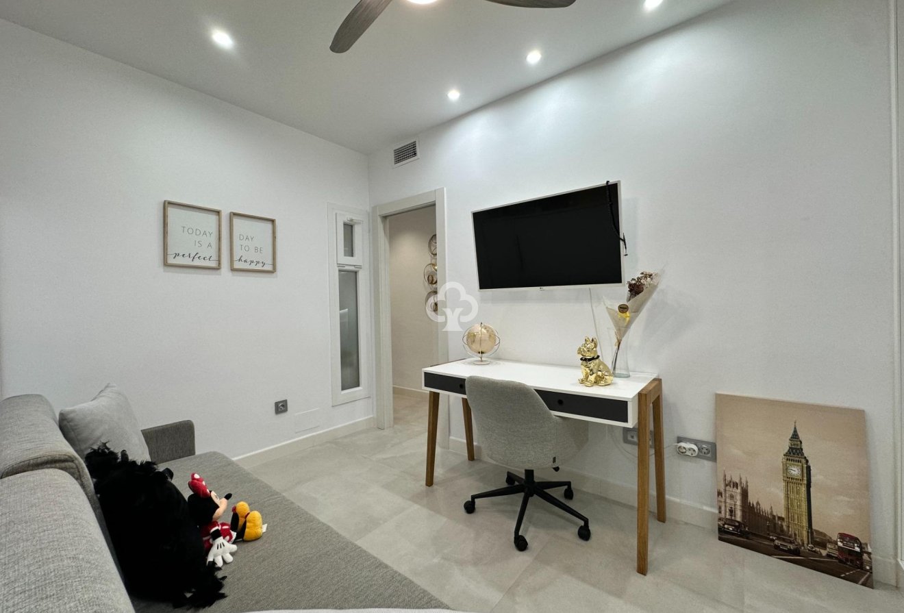 Wiederverkauf - Planta baja -
Torremolinos - Playa el bajondillo