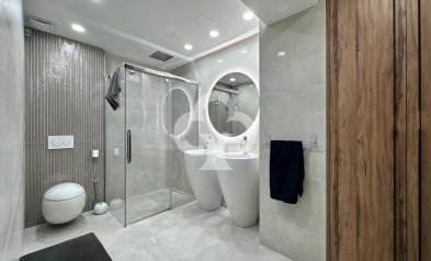 Wiederverkauf - Planta baja -
Torremolinos - Playa el bajondillo