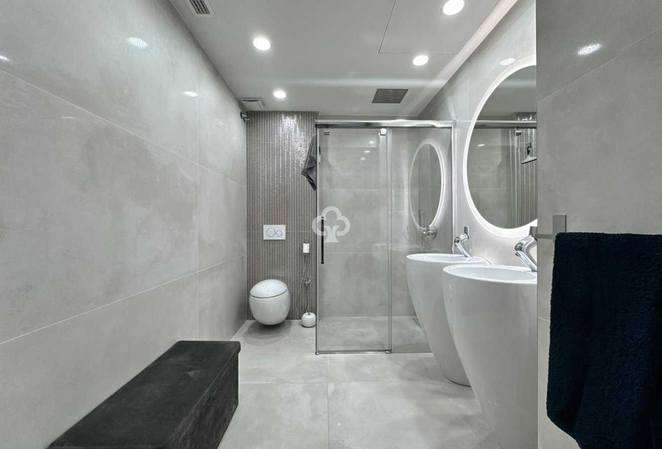 Wiederverkauf - Planta baja -
Torremolinos - Playa el bajondillo