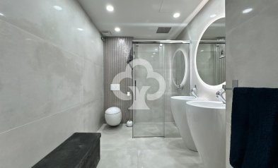 Wiederverkauf - Planta baja -
Torremolinos - Playa el bajondillo