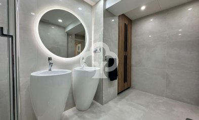 Wiederverkauf - Planta baja -
Torremolinos - Playa el bajondillo