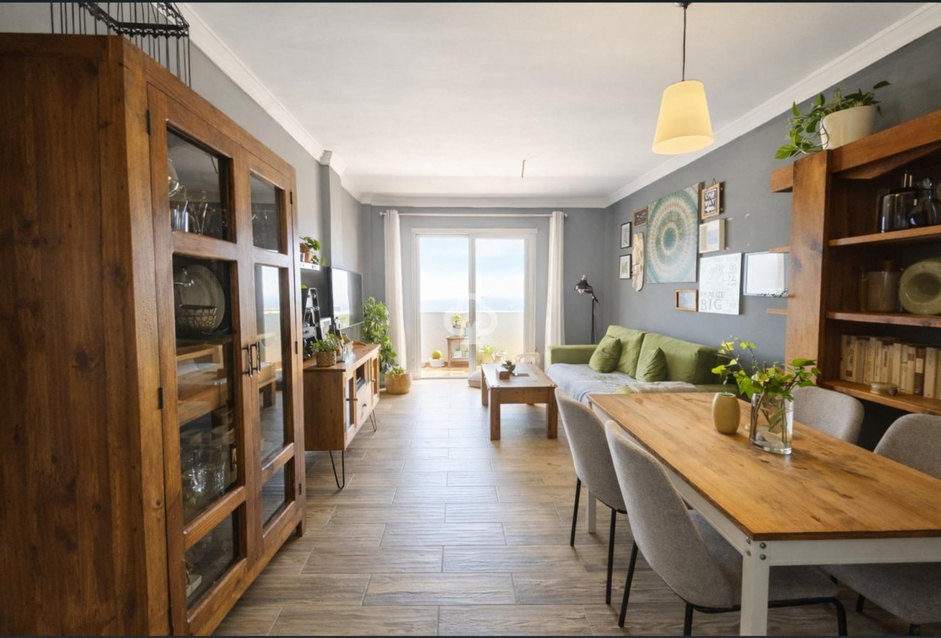 Jälleenmyynti - Huoneisto, alin krs. -
Benalmádena - Centro