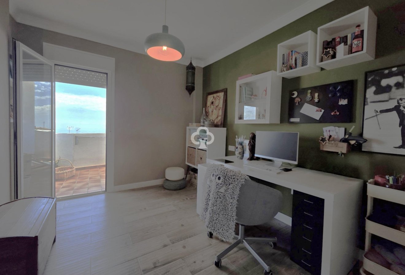 Jälleenmyynti - Huoneisto, alin krs. -
Benalmádena - Centro