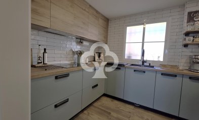 Jälleenmyynti - Huoneisto, alin krs. -
Benalmádena - Centro