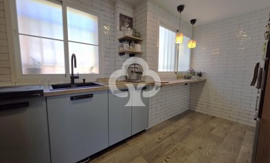 Jälleenmyynti - Huoneisto, alin krs. -
Benalmádena - Centro