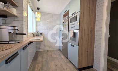 Jälleenmyynti - Huoneisto, alin krs. -
Benalmádena - Centro