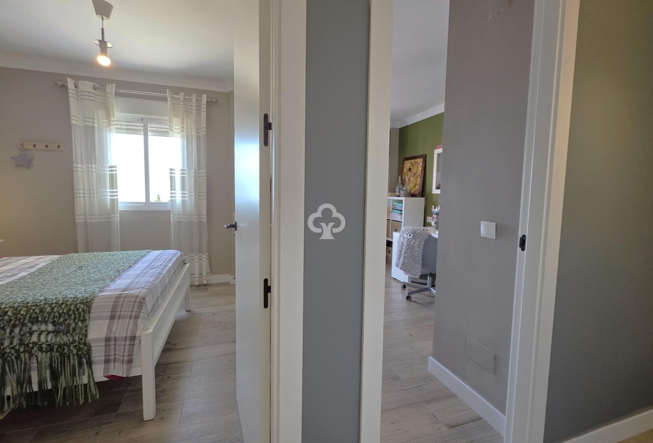 Jälleenmyynti - Huoneisto, alin krs. -
Benalmádena - Centro