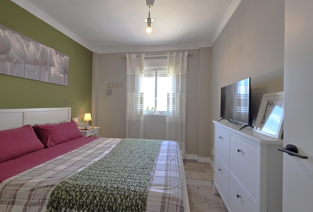 Jälleenmyynti - Huoneisto, alin krs. -
Benalmádena - Centro