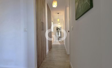 Jälleenmyynti - Huoneisto, alin krs. -
Benalmádena - Centro
