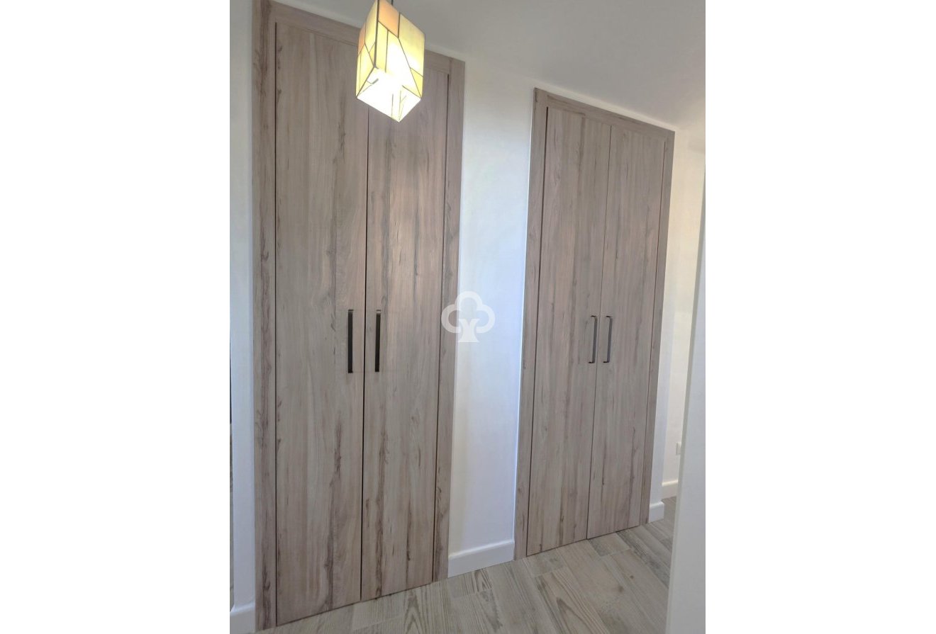 Jälleenmyynti - Huoneisto, alin krs. -
Benalmádena - Centro