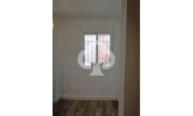 Jälleenmyynti - Huoneisto, alin krs. -
Benalmádena - Centro