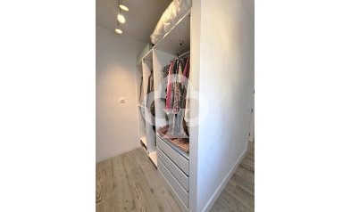 Jälleenmyynti - Huoneisto, alin krs. -
Benalmádena - Centro