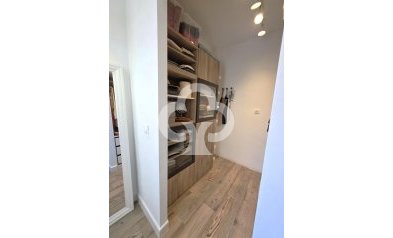 Jälleenmyynti - Huoneisto, alin krs. -
Benalmádena - Centro