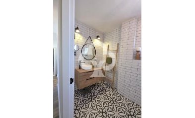 Jälleenmyynti - Huoneisto, alin krs. -
Benalmádena - Centro