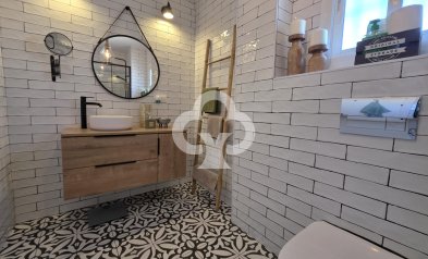 Jälleenmyynti - Huoneisto, alin krs. -
Benalmádena - Centro