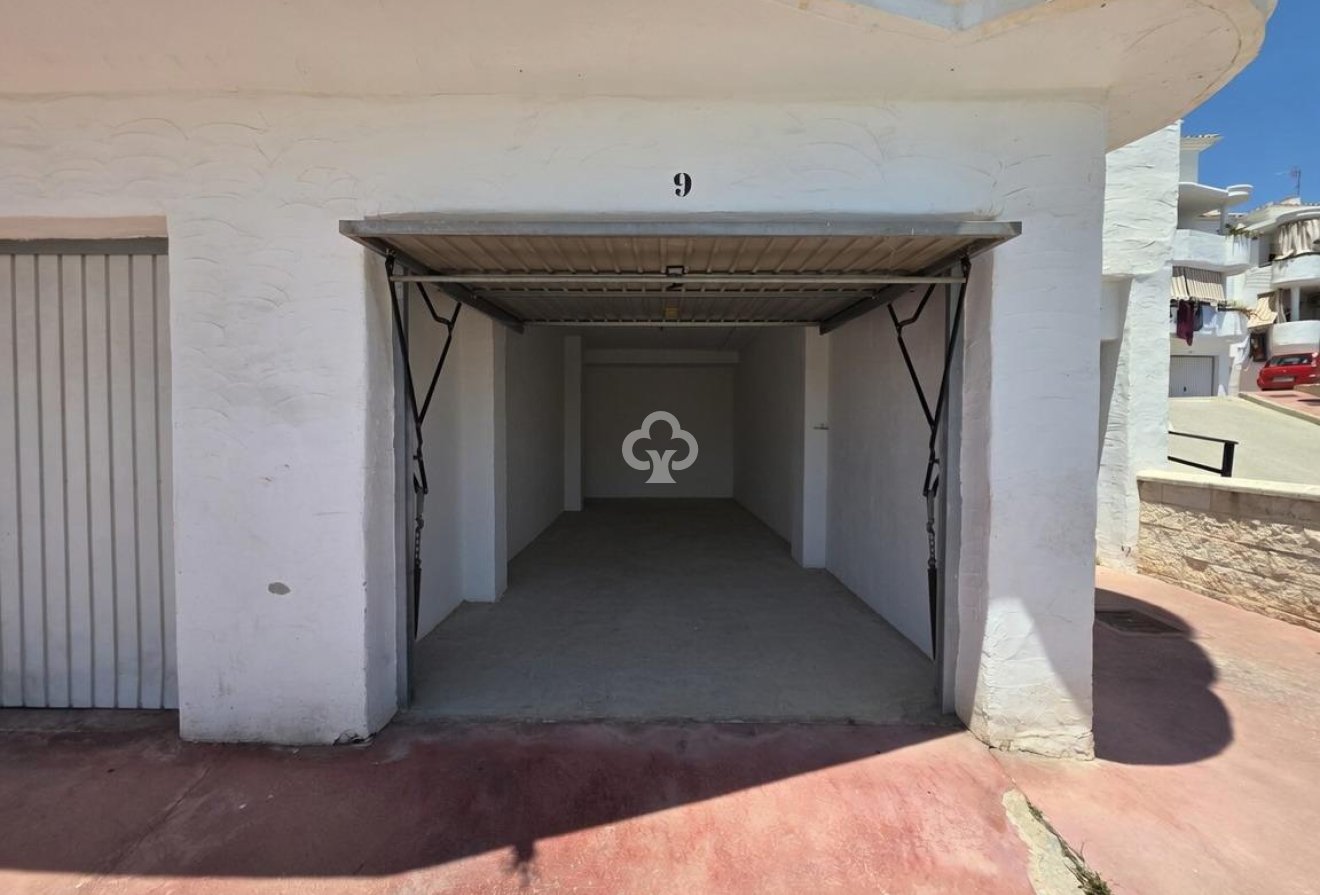 Jälleenmyynti - Huoneisto, alin krs. -
Benalmádena - Centro