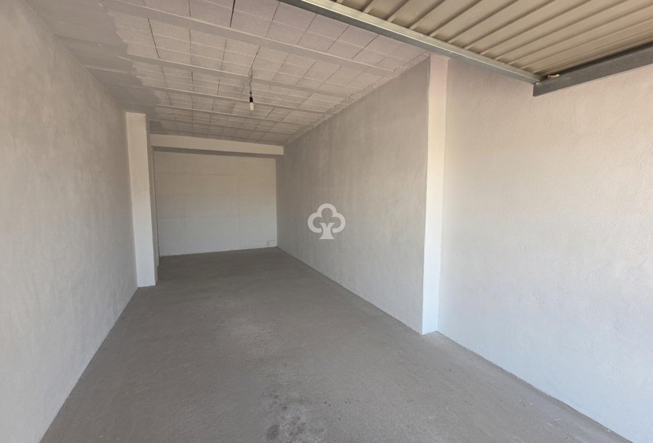 Jälleenmyynti - Huoneisto, alin krs. -
Benalmádena - Centro