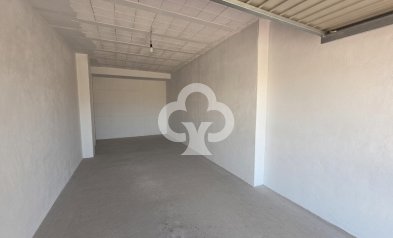 Jälleenmyynti - Huoneisto, alin krs. -
Benalmádena - Centro