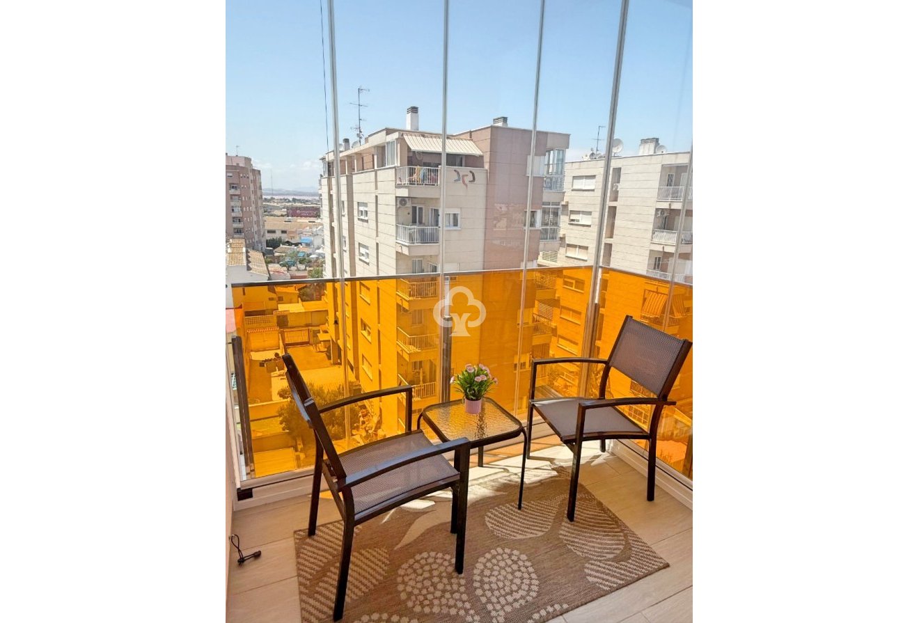 Jälleenmyynti - Huoneisto -
Torrevieja - Nueva Torrevieja - Aguas Nuevas