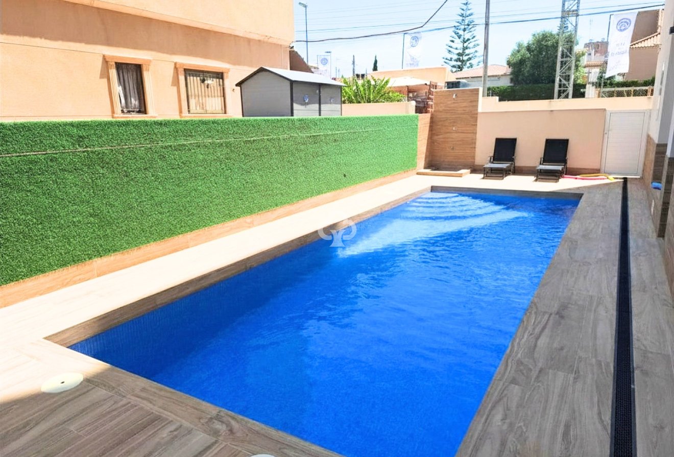 Jälleenmyynti - Huoneisto -
Torrevieja - Nueva Torrevieja - Aguas Nuevas