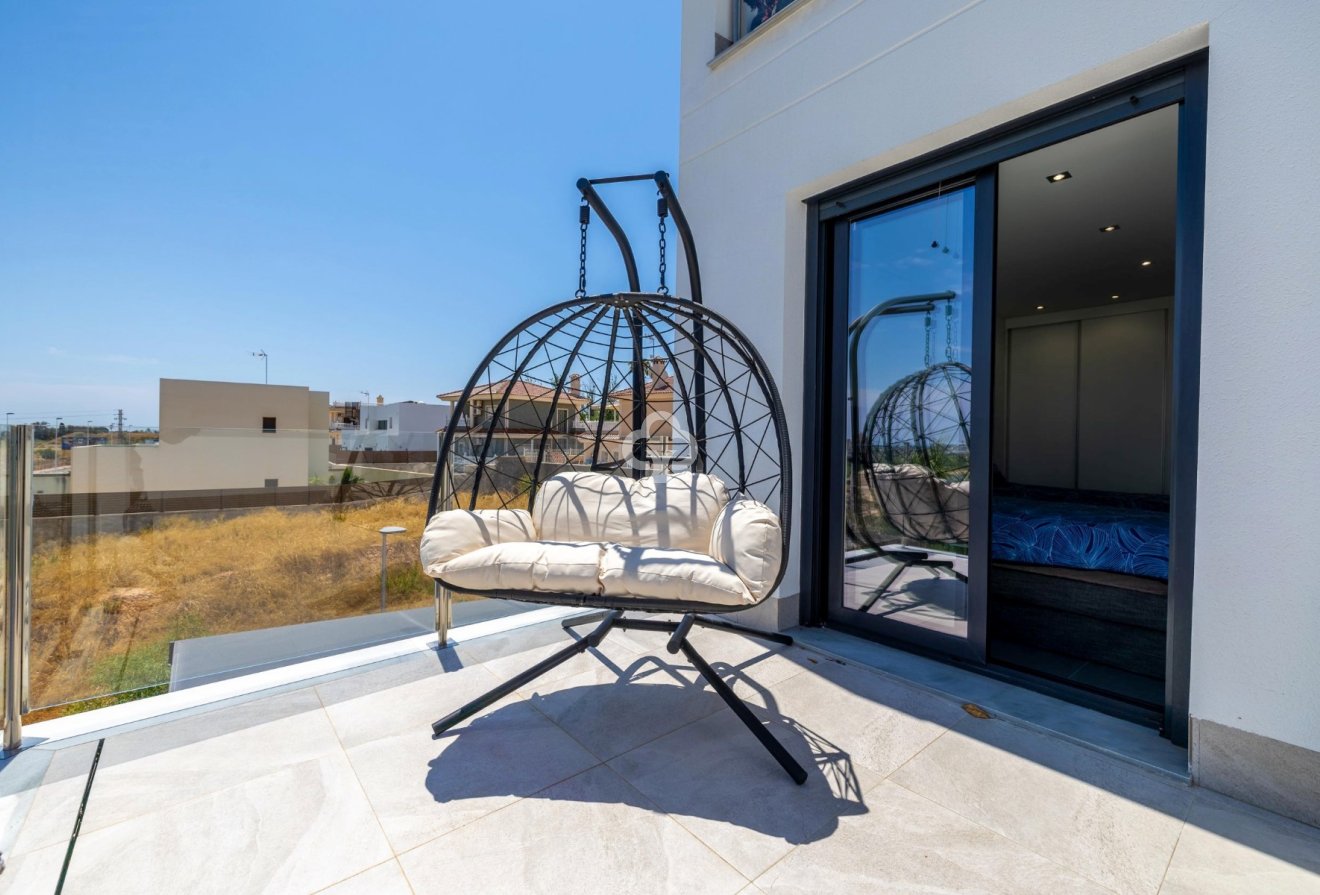Resale - Villa -
Torrevieja - Los altos