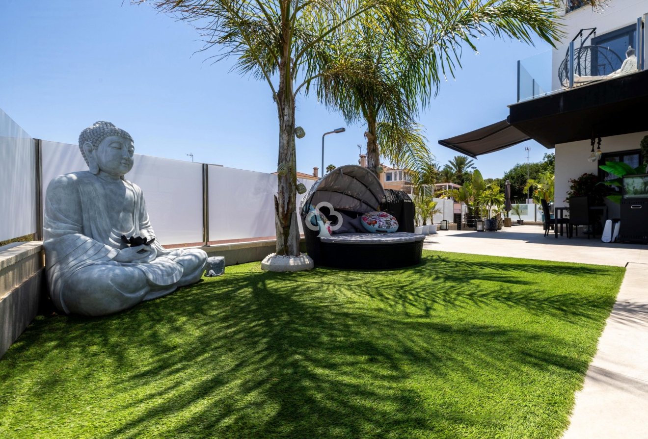 Resale - Villa -
Torrevieja - Los altos
