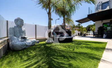 Resale - Villa -
Torrevieja - Los altos