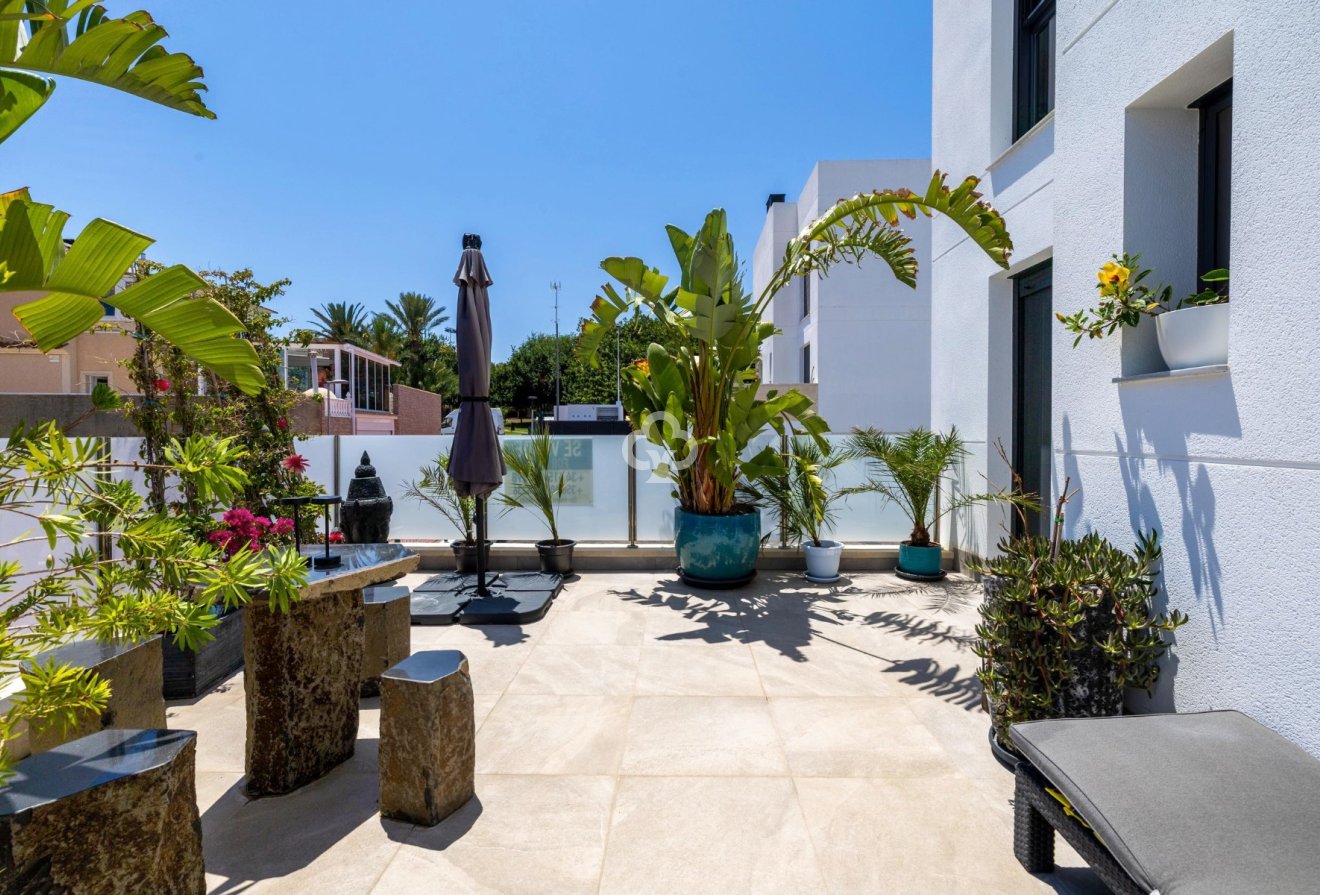 Resale - Villa -
Torrevieja - Los altos