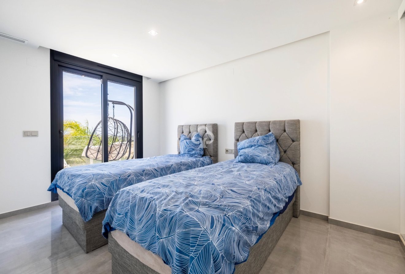 Resale - Villa -
Torrevieja - Los altos