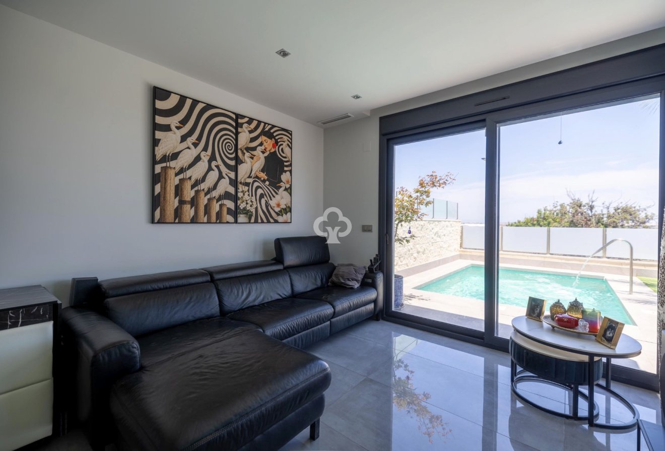 Resale - Villa -
Torrevieja - Los altos