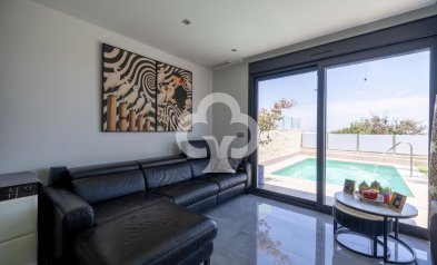 Resale - Villa -
Torrevieja - Los altos