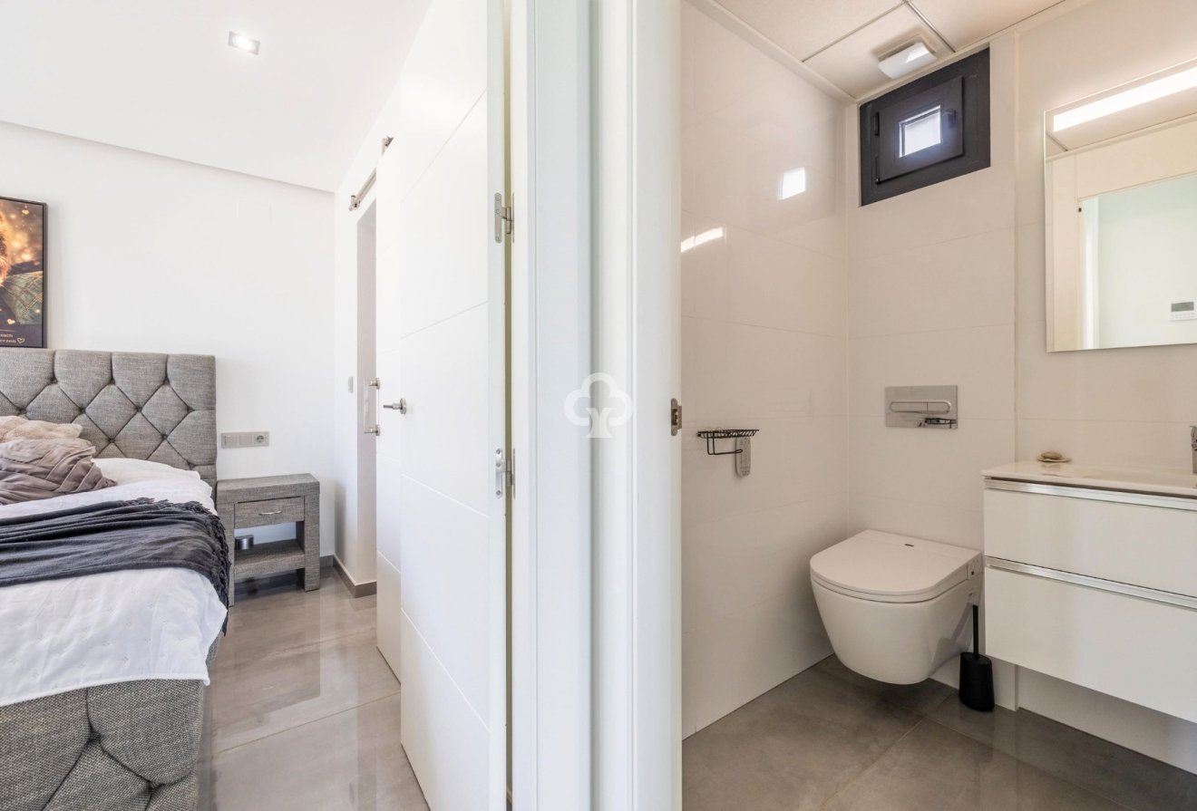 Resale - Villa -
Torrevieja - Los altos