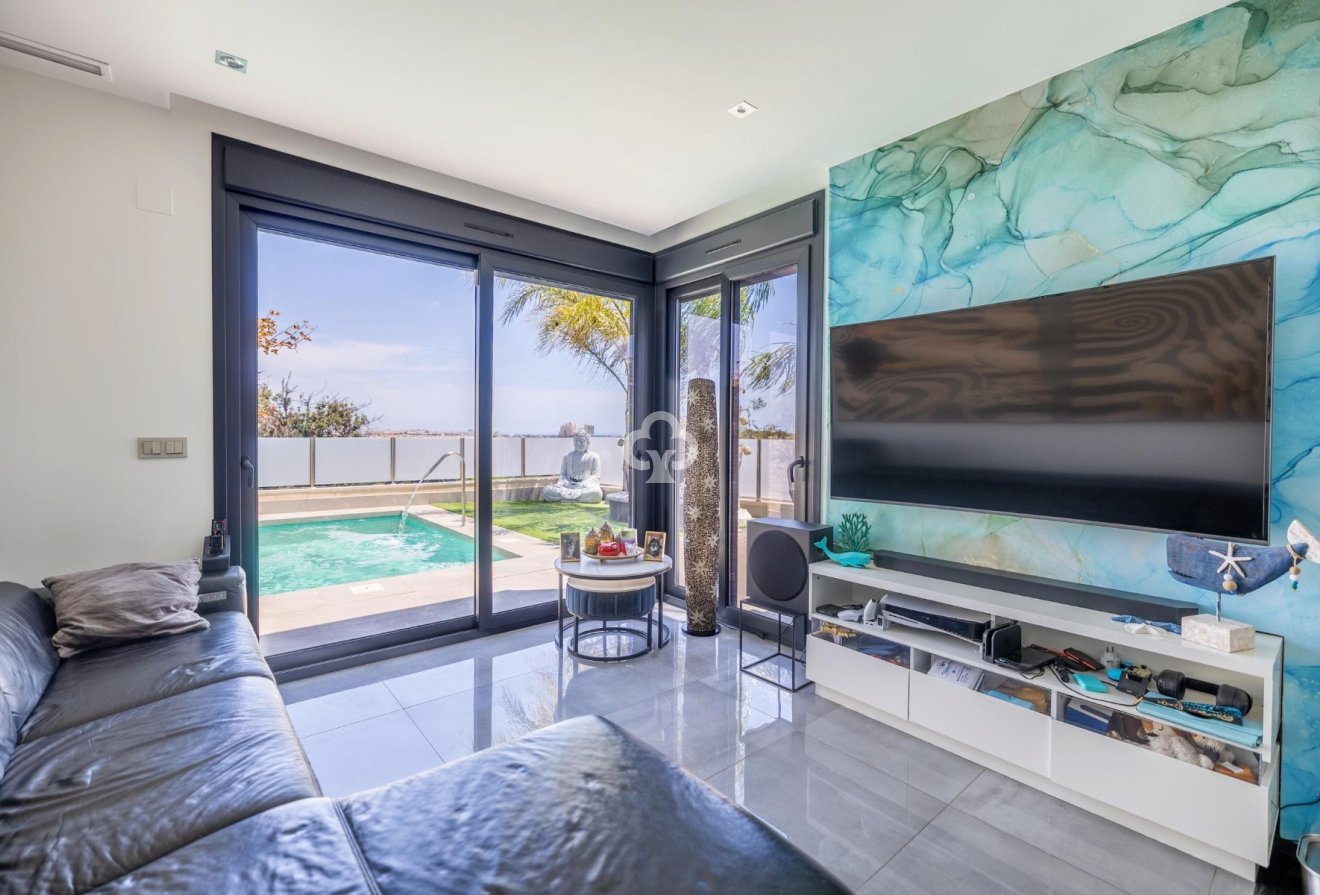 Resale - Villa -
Torrevieja - Los altos