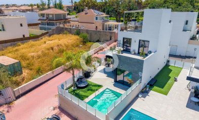 Resale - Villa -
Torrevieja - Los altos