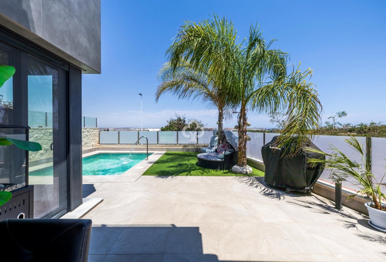 Resale - Villa -
Torrevieja - Los altos