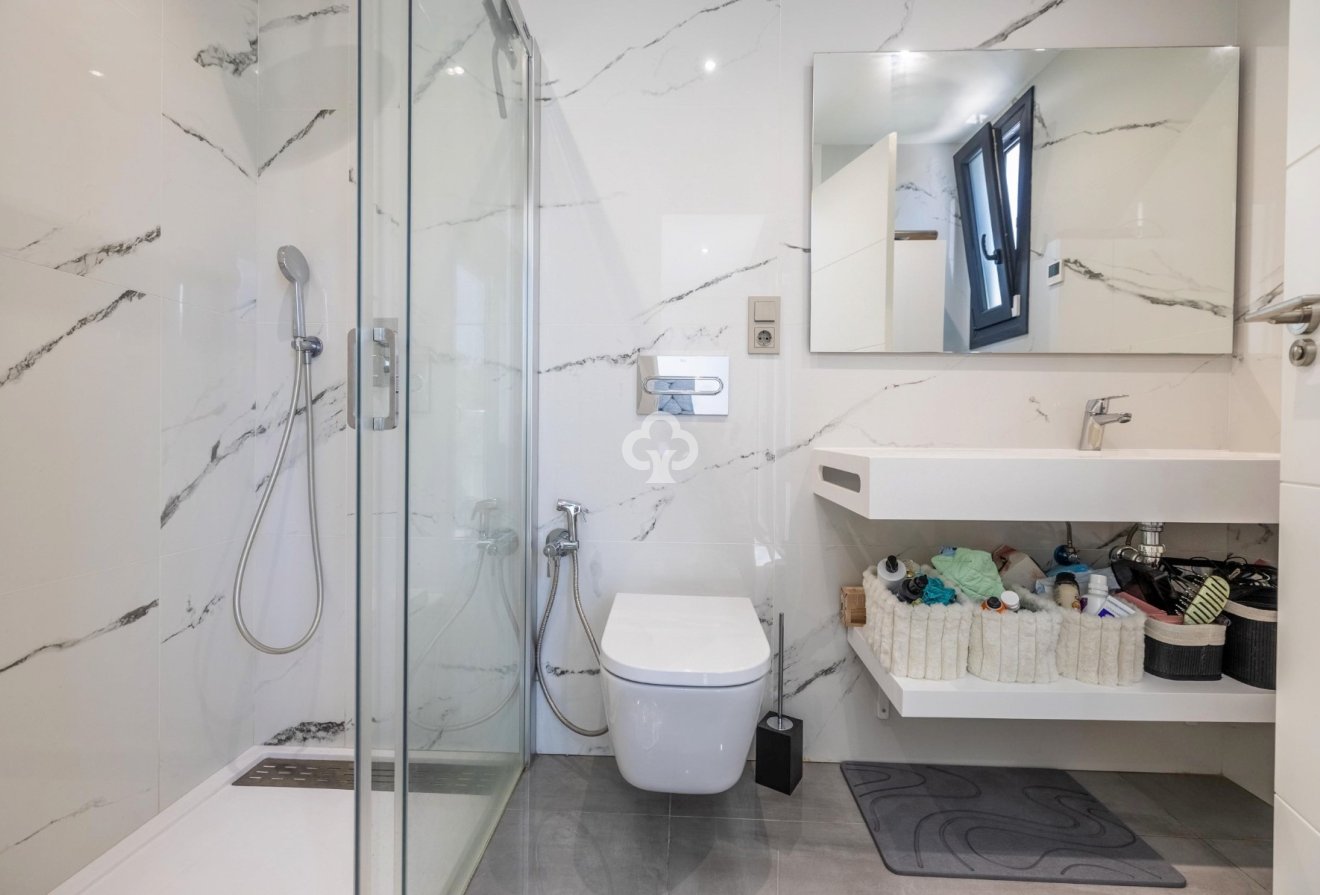 Resale - Villa -
Torrevieja - Los altos