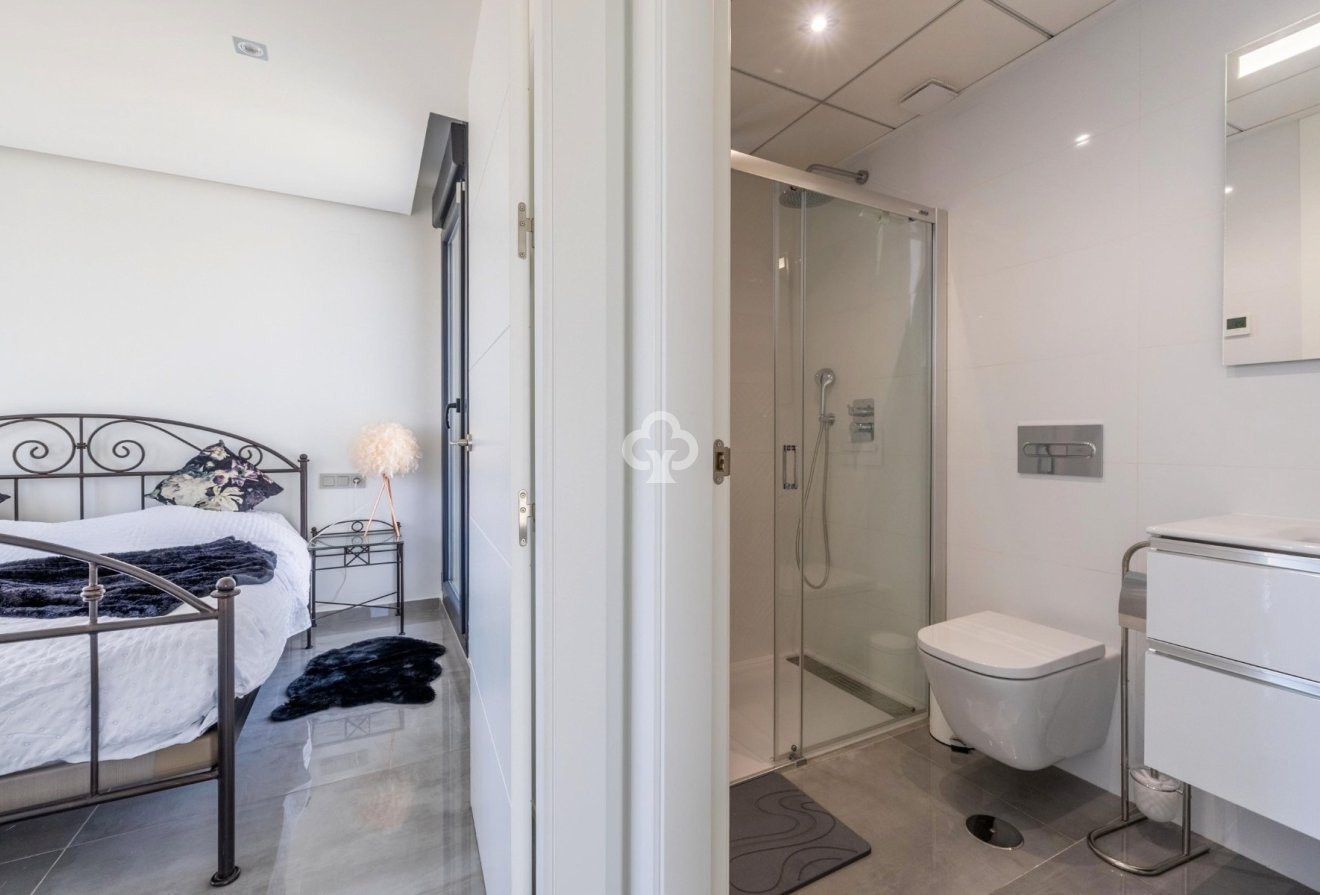 Resale - Villa -
Torrevieja - Los altos