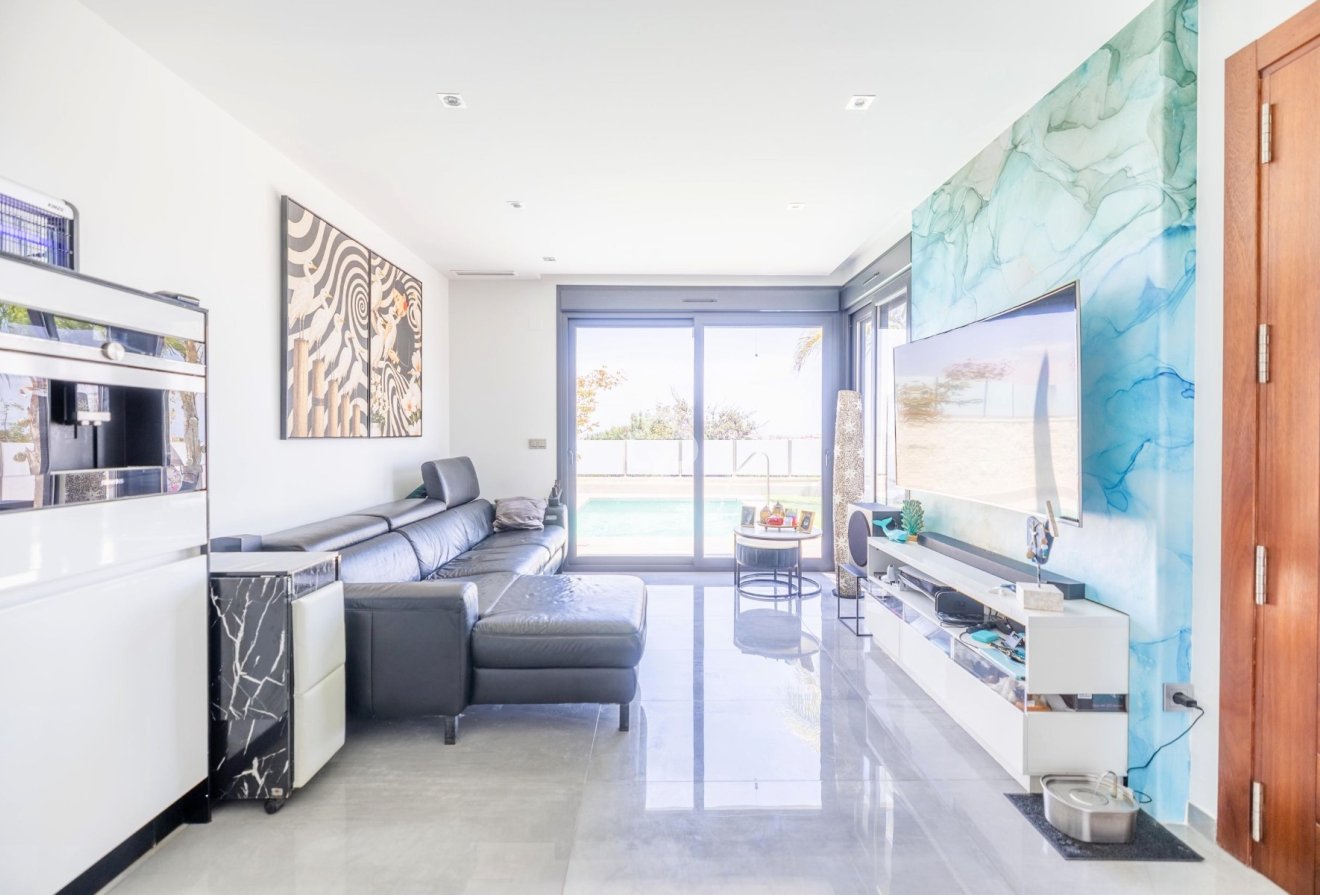 Resale - Villa -
Torrevieja - Los altos
