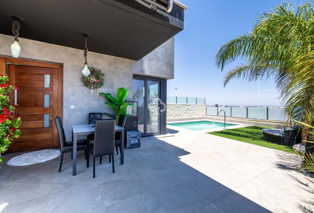 Resale - Villa -
Torrevieja - Los altos