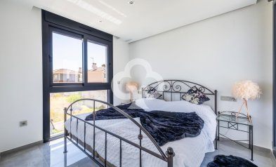 Resale - Villa -
Torrevieja - Los altos