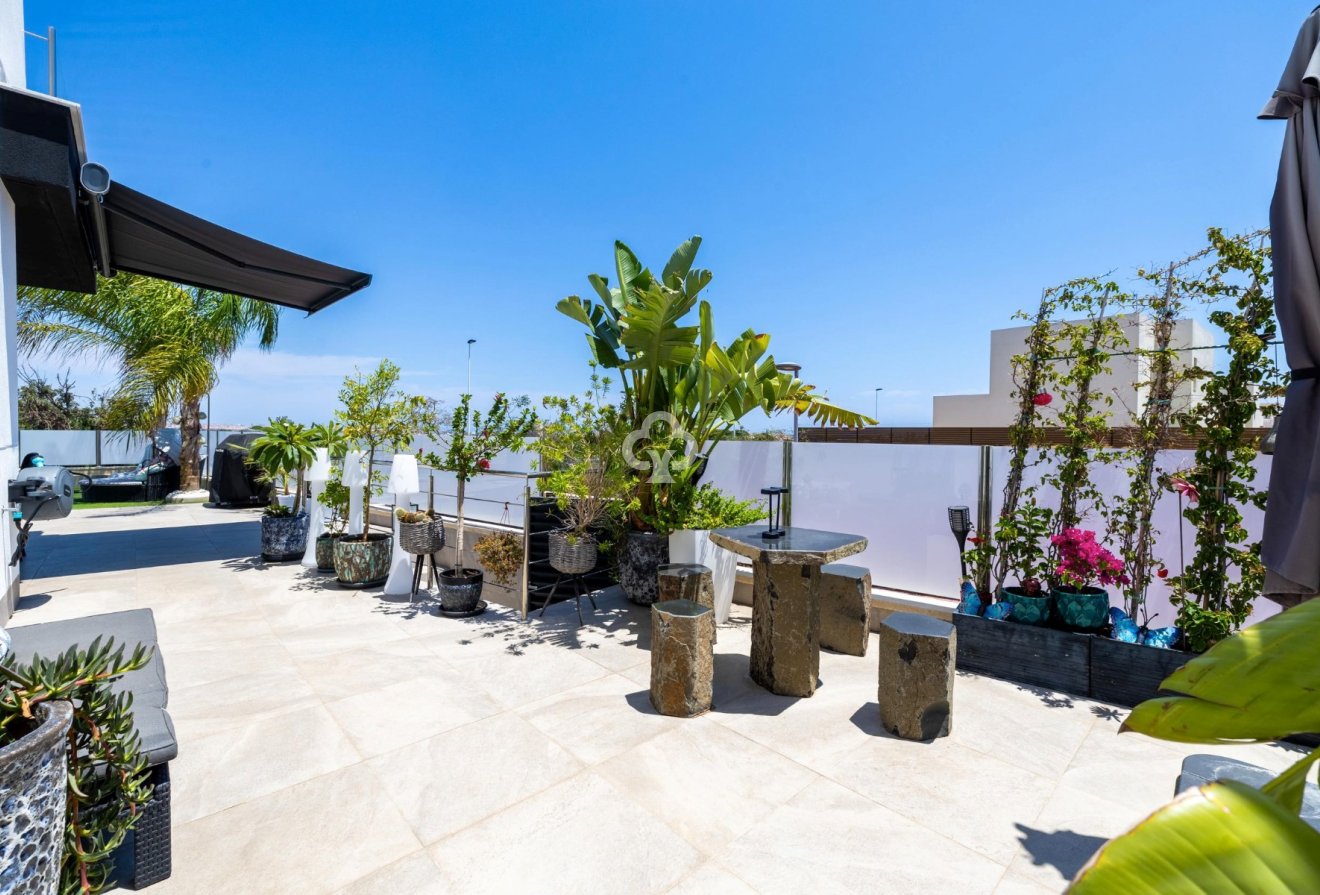 Resale - Villa -
Torrevieja - Los altos
