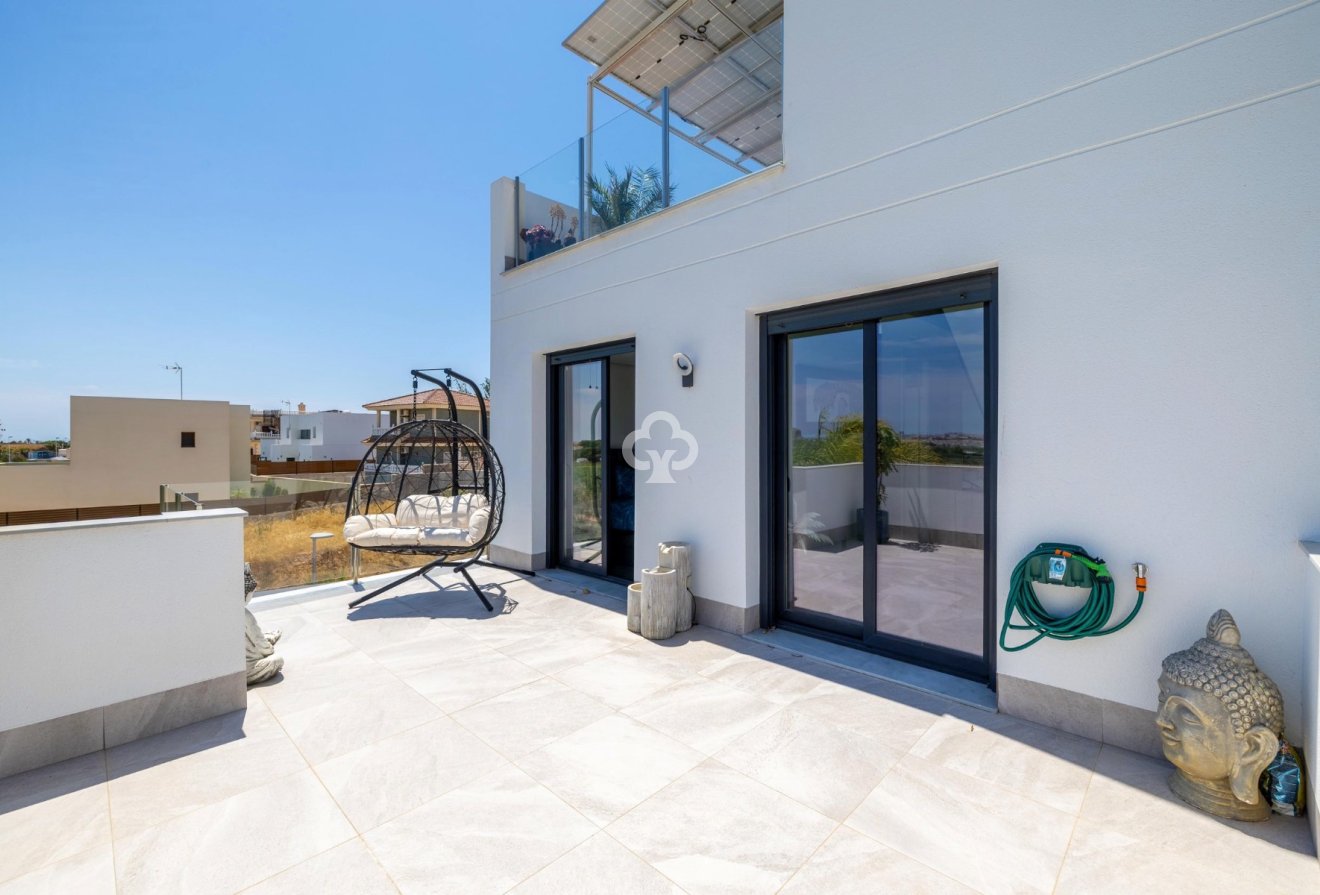 Resale - Villa -
Torrevieja - Los altos