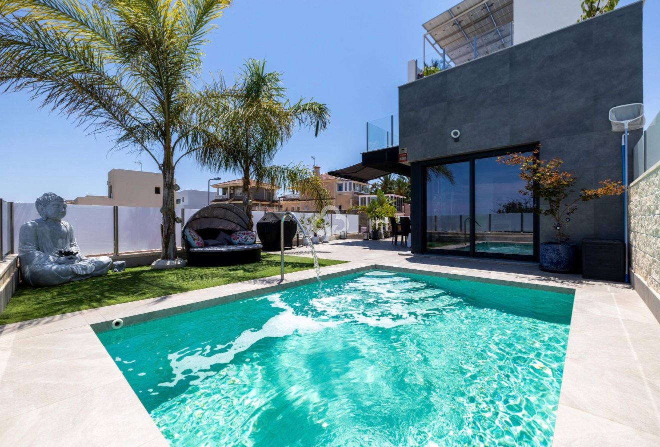 Resale - Villa -
Torrevieja - Los altos