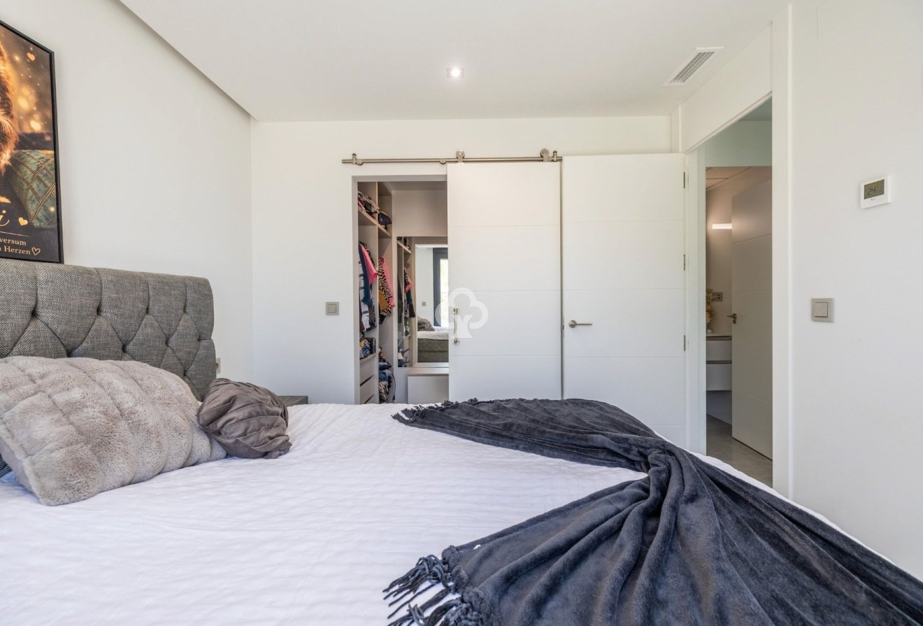 Resale - Villa -
Torrevieja - Los altos