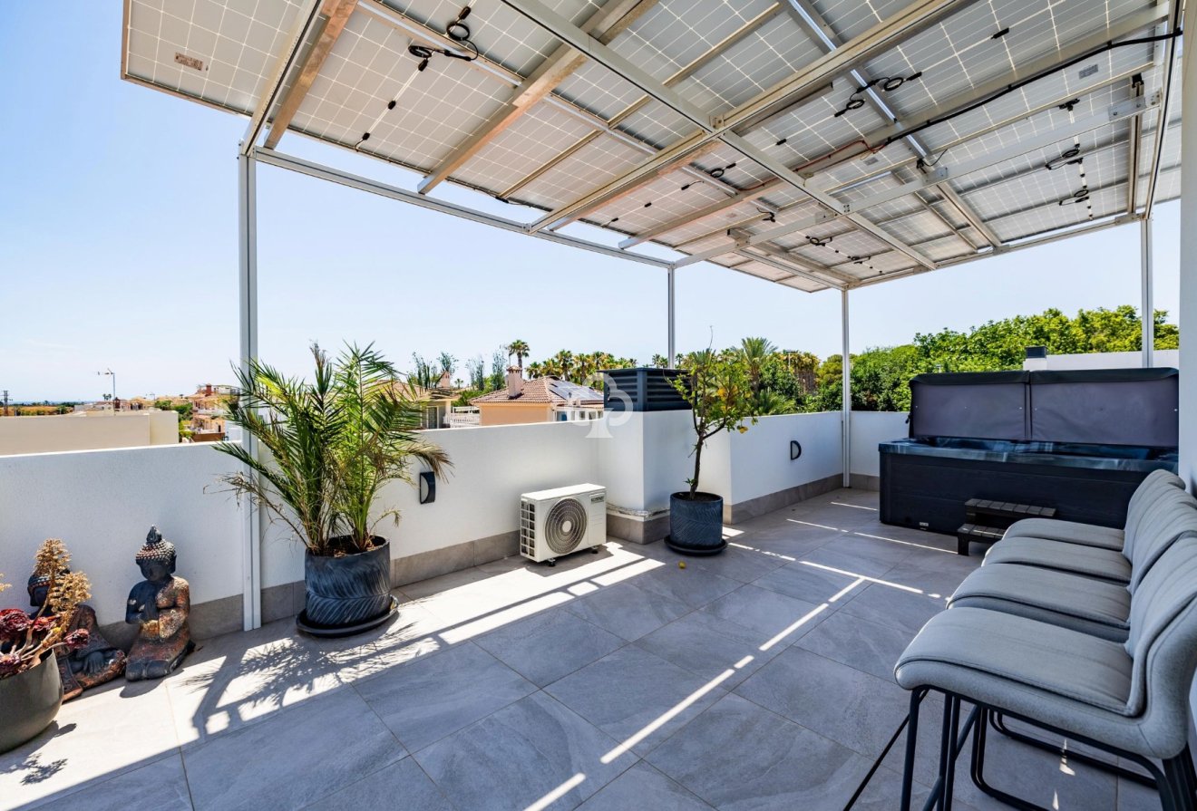 Resale - Villa -
Torrevieja - Los altos