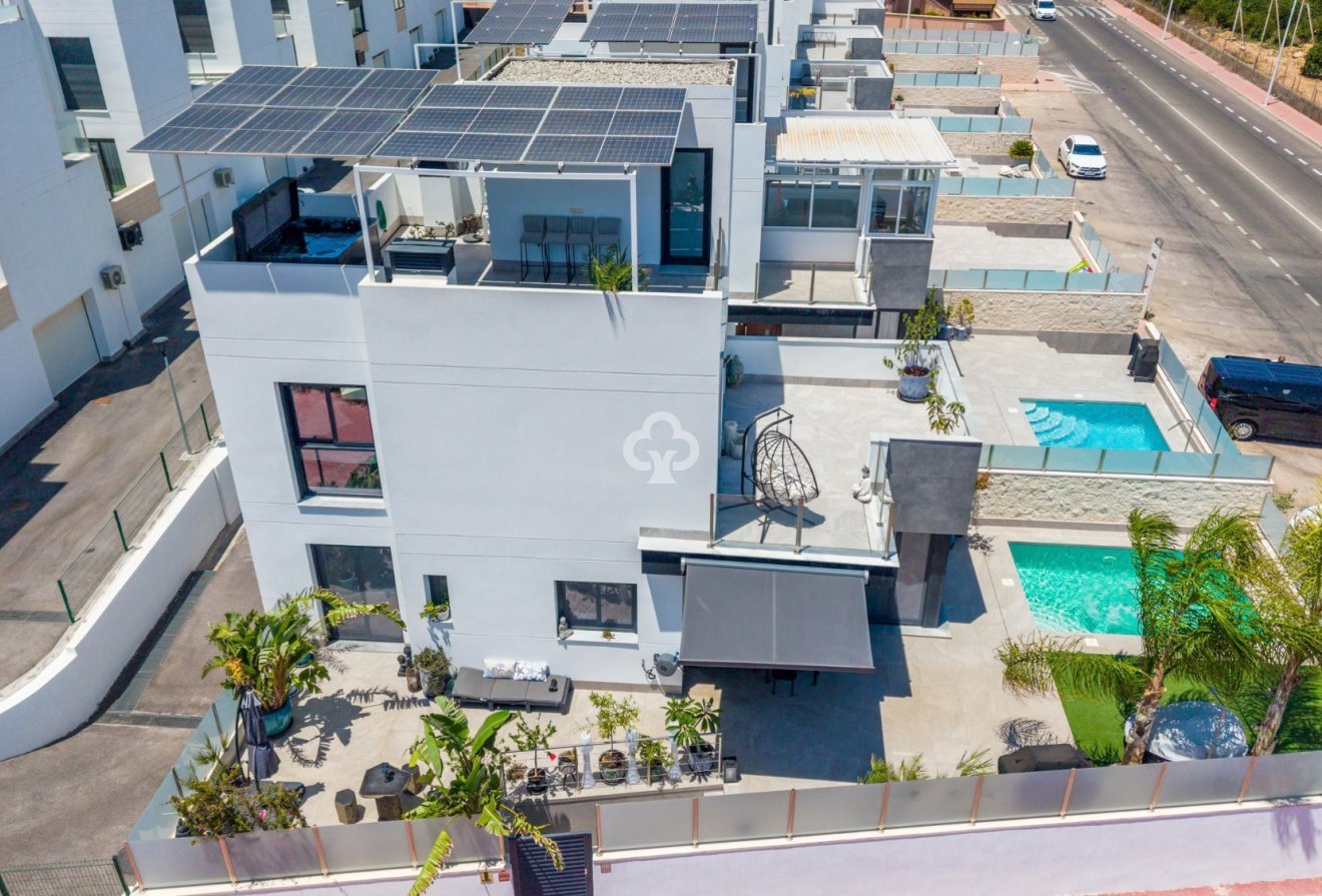 Resale - Villa -
Torrevieja - Los altos