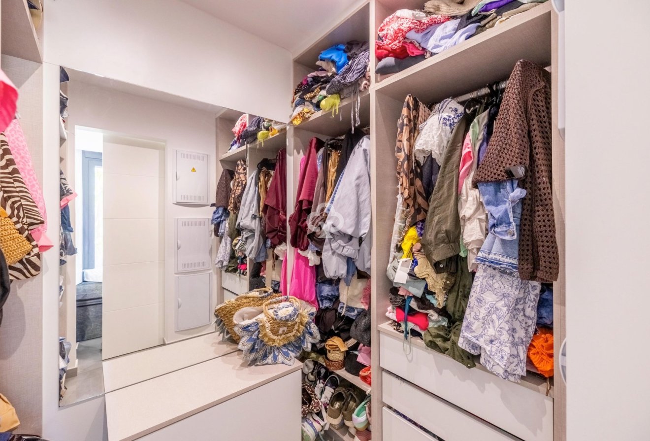 Resale - Villa -
Torrevieja - Los altos