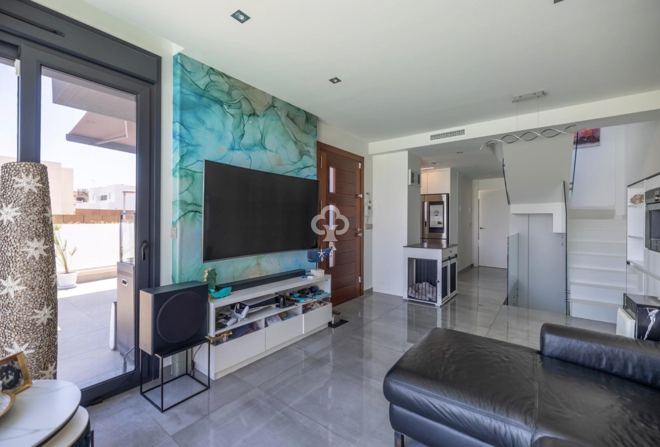 Resale - Villa -
Torrevieja - Los altos