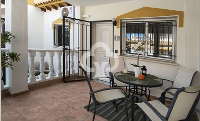 Jälleenmyynti - Terraced house -
Orihuela - Urbanización Perla del Mar