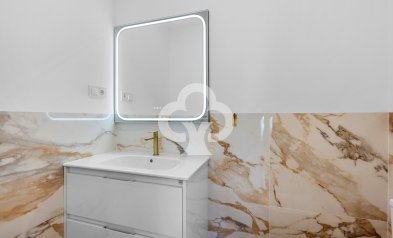 Jälleenmyynti - Apartment -
Torrevieja - Punta Prima